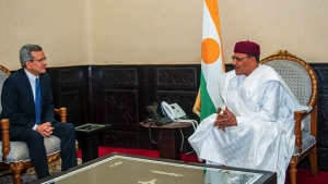 رئيس جمهورية النيجر السيد محمد بازوم-وزير الصحة عبد الرحمان بن بوزيد