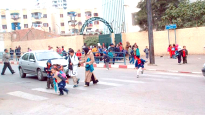 أصحاب المركبات مدعوُّون لتخفيف السرعة أمام المدارس