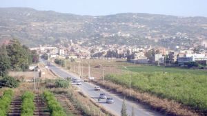 من يقف وراء تحويل مشروع عمومي إلى محلات خاصة؟