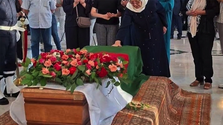 جثمان الفنان سيد أحمد أقومي يوارى الثرى بمقبرة القطار