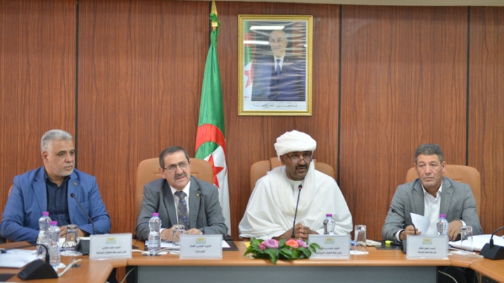 تدابير جديدة لتخفيف الازدحام بالموانئ والمطارات