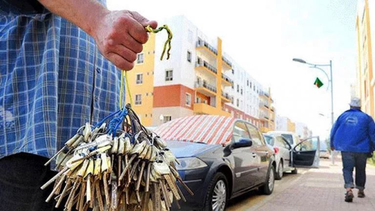 تسلُّم 774 سكنا اجتماعيا تساهميا قريبا