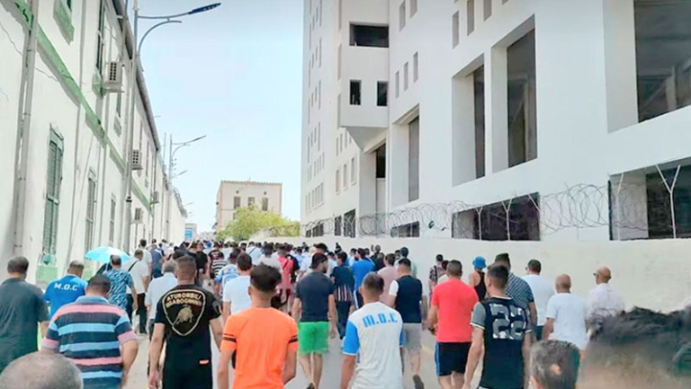 أنصار &quot;الموك&quot; يطالبون بدعم الفريق
