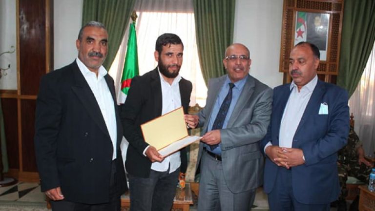 والي الجلفة يكرم ثلاثة فرق محلية لكرة القدم