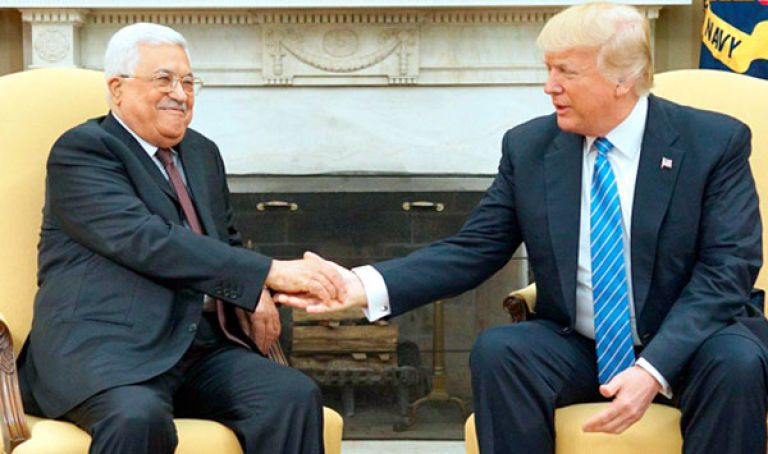ترامب يبلغ الرئيس عباس عزمه نقل سفارة بلاده إلى القدس