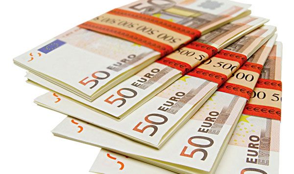 توقيف امرأة بصدد تهريب 57 ألف أورو
