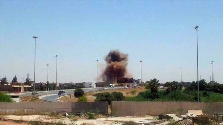 استهداف قاعدة "الوطية" الجوية.. هل يغيّر معالم الحرب في ليبيا؟