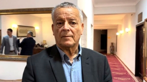 انجم كرة القدم الجزائرية، لخضر بلومي