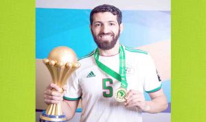 مدافع الفريق الوطني رفيق حليش