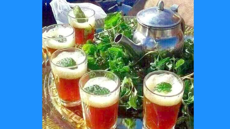 الشاي الصحراوي.. قصة عشق يتشاركها العاصميون