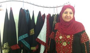 مصممة الأزياء الفلسطينية سميرة حجيب
