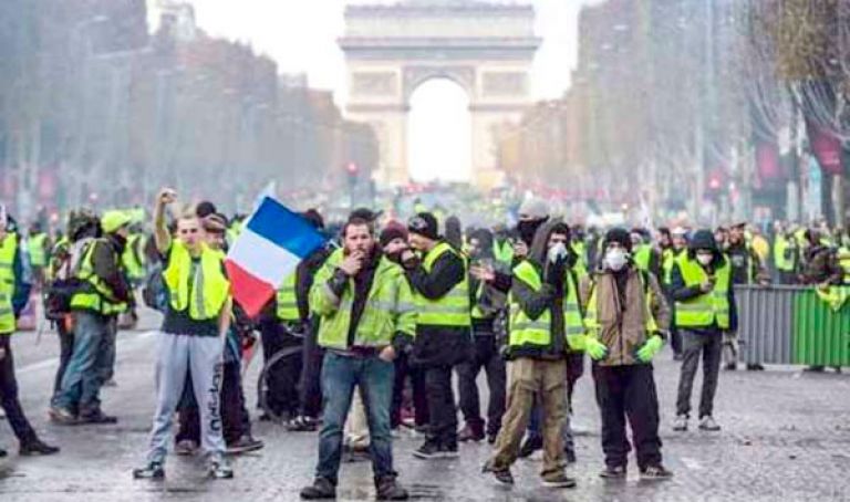”السترات الصفراء" تحتفل بمرور 3 أشهر من الاحتجاج