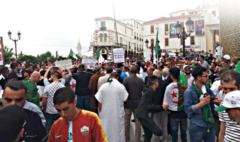 الشباب يتصدى لمحاولات ركوب الحراك