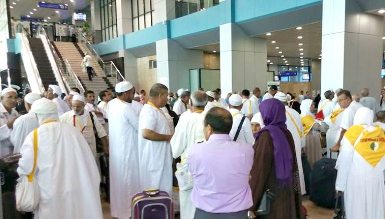 دعوة الحجاج إلى التحلي بالسلوك الفاضل وتشريف الجزائر