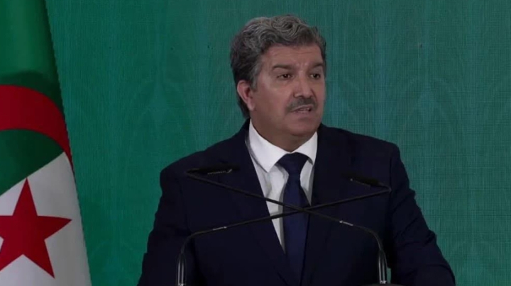 وزير الاتصال ينقل تهاني رئيس الجمهورية للأسرة الإعلامية