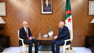  وزير الشؤون الخارجية والجالية الوطنية بالخارج، أحمد عطاف- الدبلوماسي الإيطالي ألبرتو كوتيللو