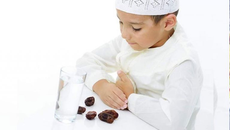 ضرورة تعويد الطفل على الصيام التدريجي