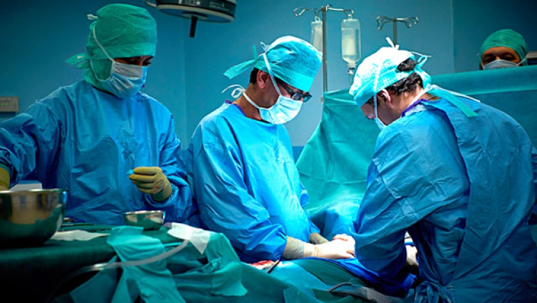 عملية جراحية لطفلة مريضة بتشوّه خلقي في القلب بوهران