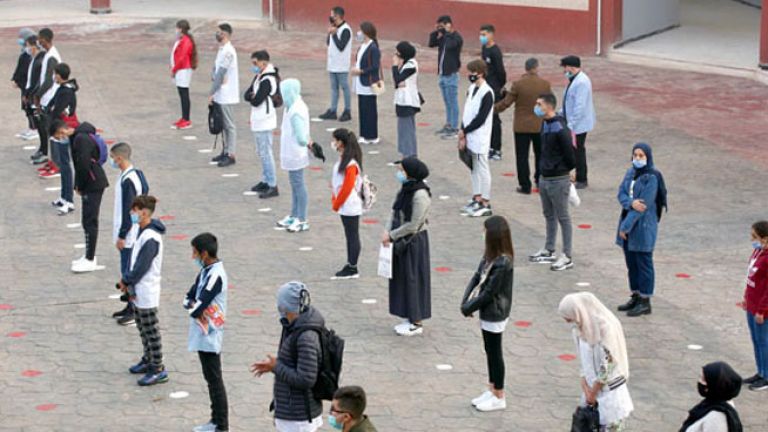 تلقيح المستخدمين بلغ نسبة مقبولة.. ولهذا تأجل الدخول المدرسي