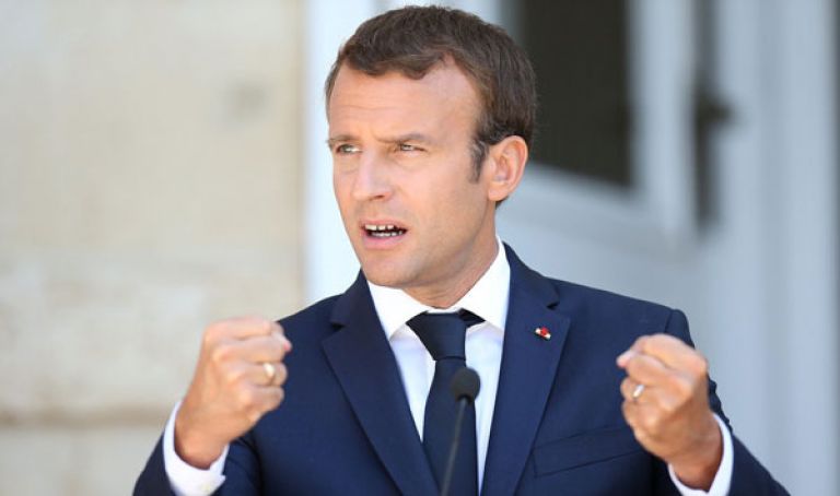 الرئيس الفرنسي يعلن حكومة جديدة لا تحظى بالإجماع