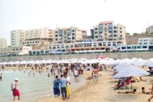 فوضى وصفقات خارج القانون في غياب المرافق السياحية