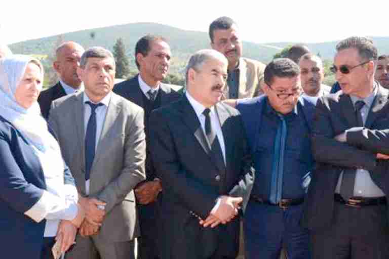 الوالي يوجه انتقادات لاذعة للأميار ورؤساء الدوائر