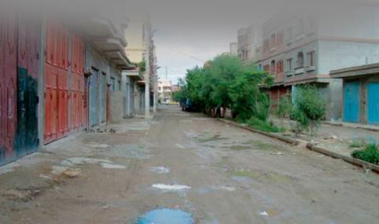السكان يطالبون بالتوزيع العادل للإعانات المالية