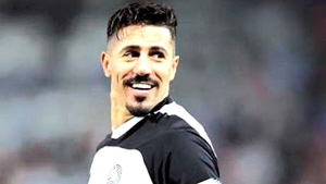 بونجاح "التاريخي" يتجه للّعب في السعودية الموسم المقبل