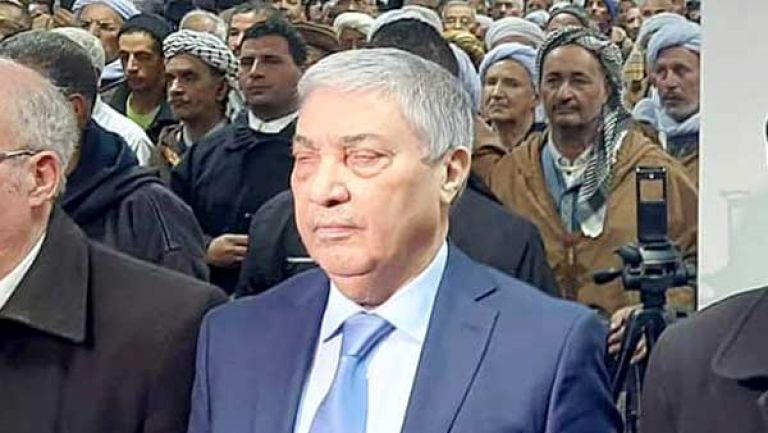 بن فليس يعد بترسيم عقود الأراضي الفلاحية