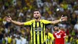الدولي الجزائري حسام عوار