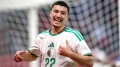 لاعب الوسط الهجومي للفريق الوطني الجزائري لكرة القدم، إبراهيم مازة