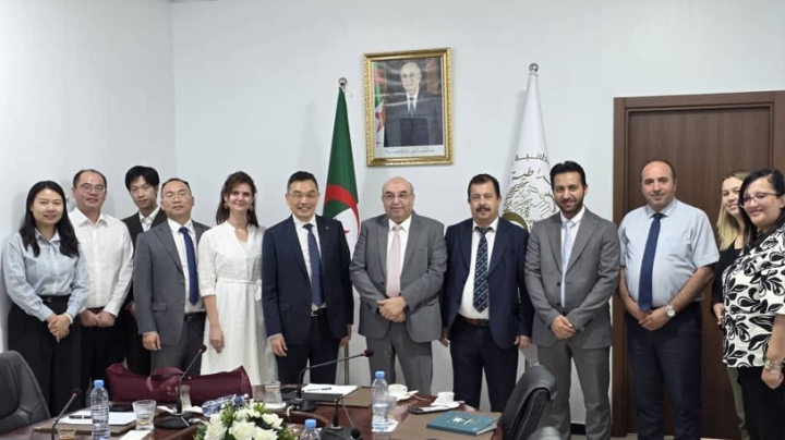 الانتقال تدريجيا نحو توطين إنتاج المستلزمات الطبية