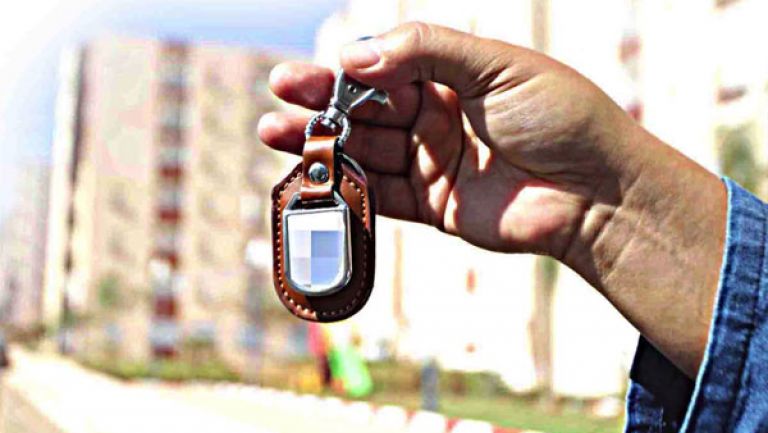 المكتتبون يستلمون مفاتيح شققهم تدريجيا