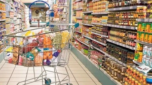 الأسواق تفيض بالمنتوجات الأساسية والمضاربة تنهزم