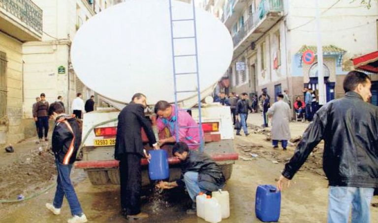 سكان المناطق الريفية يشتكون العطش