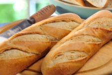على الحكومة تحرير أسعار الخبز وتوجيه الدعم للمستهلك 