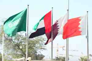 تحركات دبلوماسية مكثفة لاحتواء الأزمة الخليجية