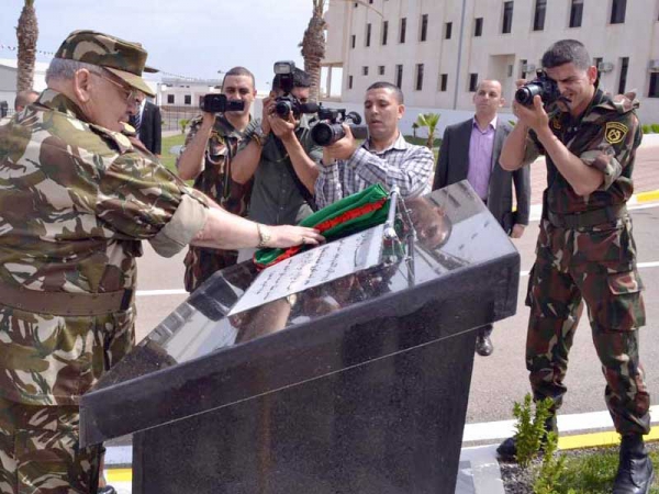 الفريق قايد صالح يدشن الثكنة الجديدة بخميستي