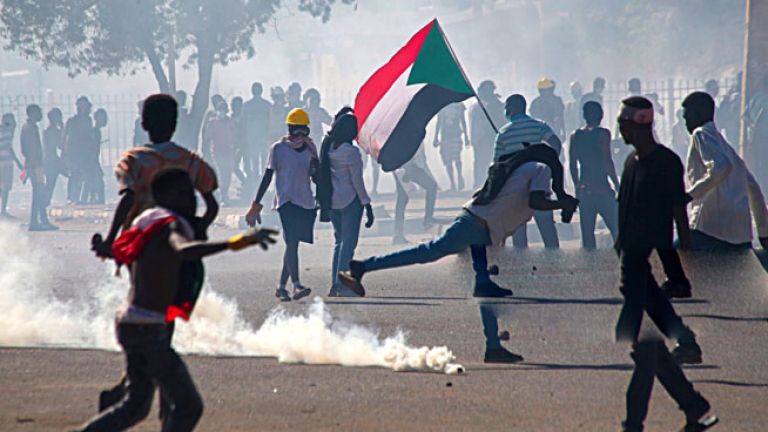 مظاهرات بشعار "اليوم عيد حب الوطن"