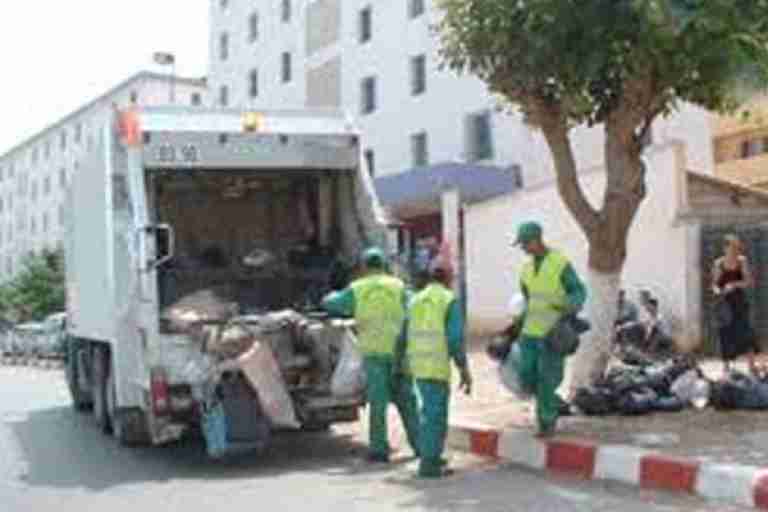دعوة لتجديد عتاد رفع القمامات