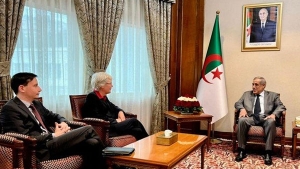 الوزير الأول السيّد نذير العرباوي-سفيرة جمهورية ألمانيا الاتحادية بالجزائر السيّدة إليزابيث فولبرز