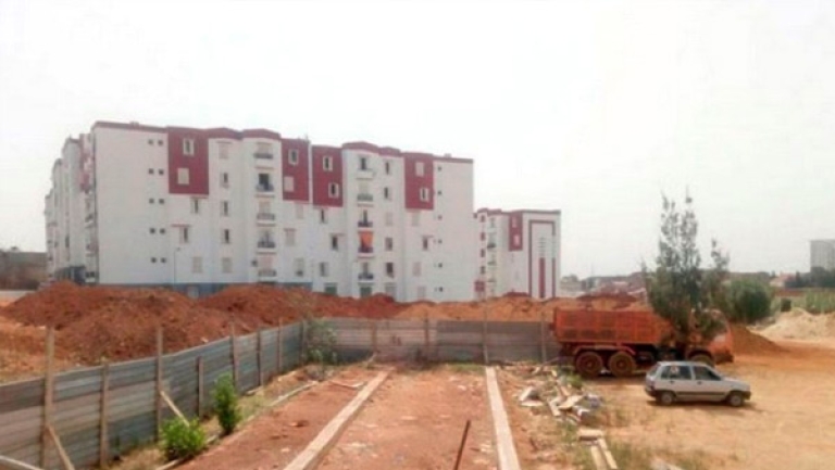 سكان حي 400 مسكن يطالبون بدعم السلطات المحلية