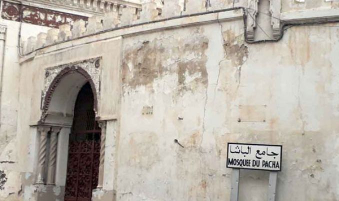 جامع "الباشا" بوهران ينهار في صمت
