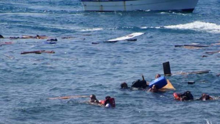 إنقاذ 18 حراقا إثر انقلاب قاربهم بعرض زموري