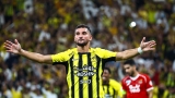الدولي الجزائري حسام عوار