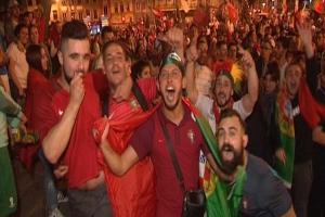 الجزائريون احتفلوا بتتويج كريستيانو وانهزام فرنسا