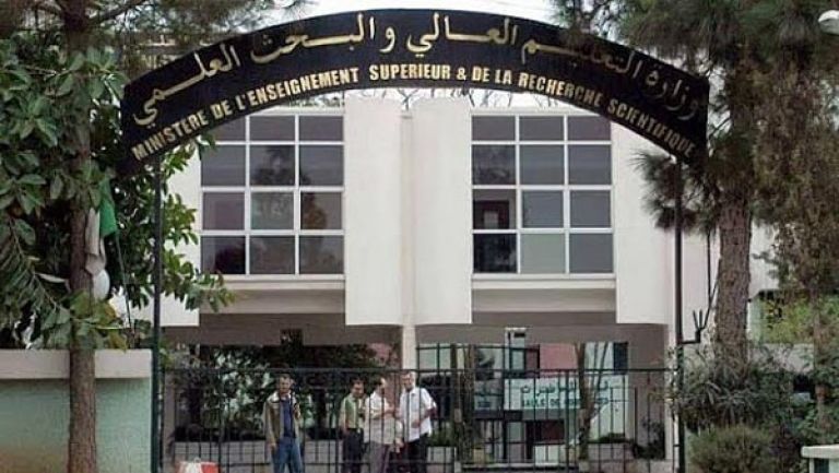 المطالبة برفع أجر الأستاذ الجامعي