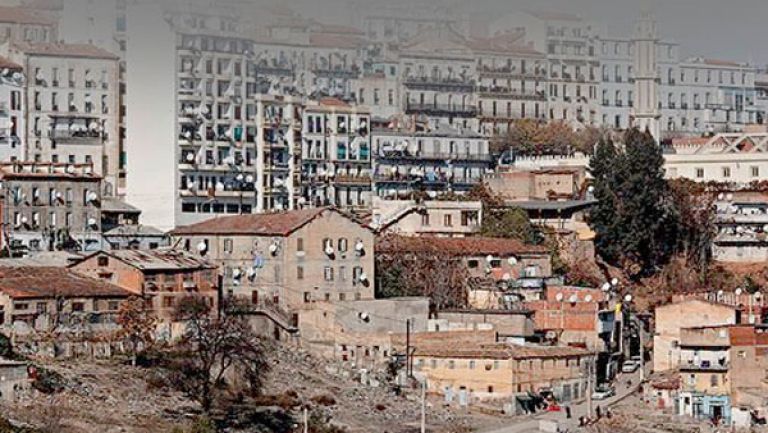 السكان يطالبون بتسوية ملفات السكن