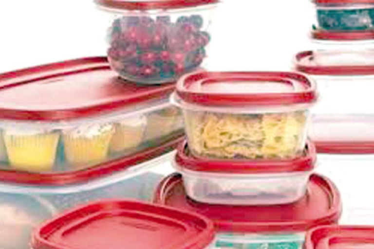 خبراء يحذرون من الاستعمال المفرط للأواني البلاستيكية