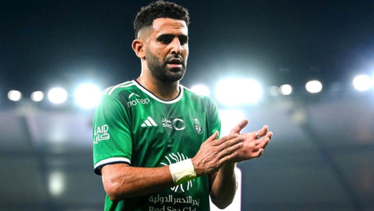 نجم منتخب إنجلترا يشيد بدور رياض محرز في تألقه